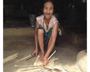 RootsandLeisure_old woman