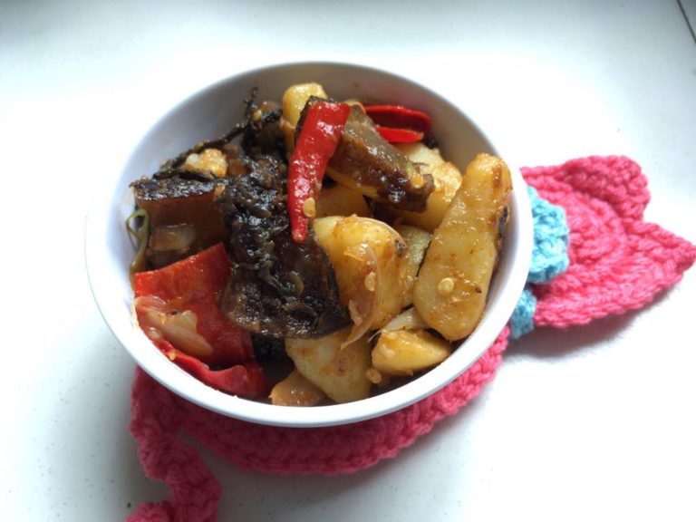 Recipe Smoked Pork with Dried Fern Roots and Leisure