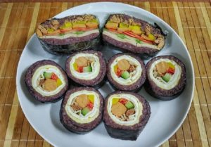 rootsandleisure_recipe_blackricekimbap_onigirazu