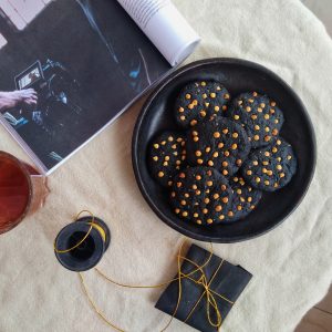 rootsandleisure_black_chocochip_cookie