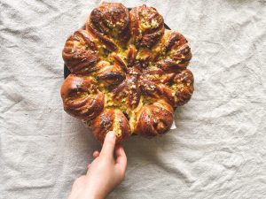 Rootsandleisure_Garlic cheese bread